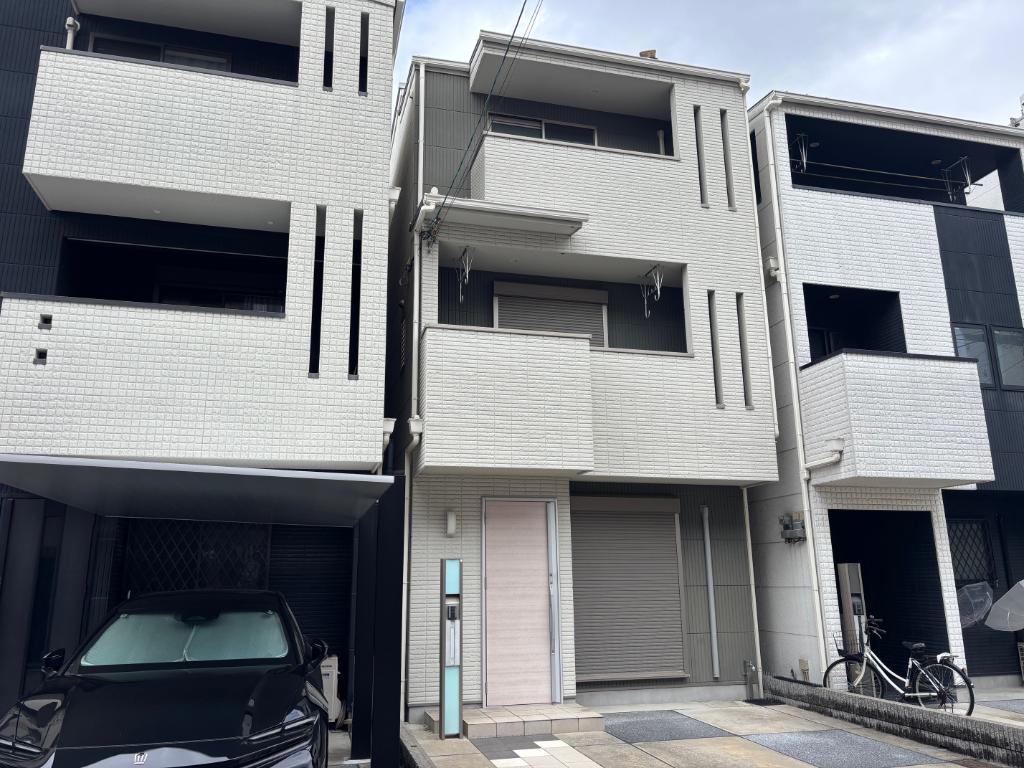 4-Bedroom House in Tatsuminaka 0