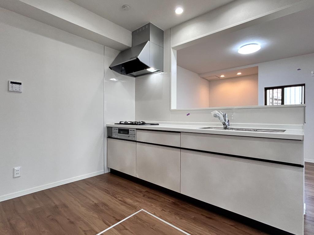 Vintage 3-Bedroom House with a Garden in Sugikubominami 4