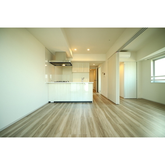 Modern 2-Bedroom Condo Near Station in Misuji 4
