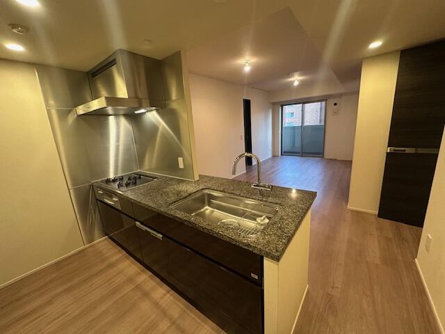 Modern 3-Bedroom Condo Near Station in Shinkawa 1