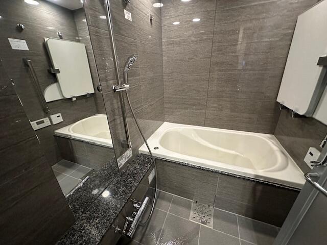 Modern 3-Bedroom Condo Near Station in Shinkawa 3