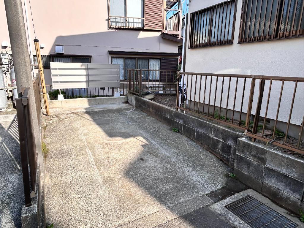 Vintage 3-Bedroom House with a Garden in Sugikubominami 0