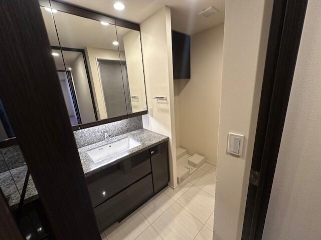Modern 3-Bedroom Condo Near Station in Shinkawa 2