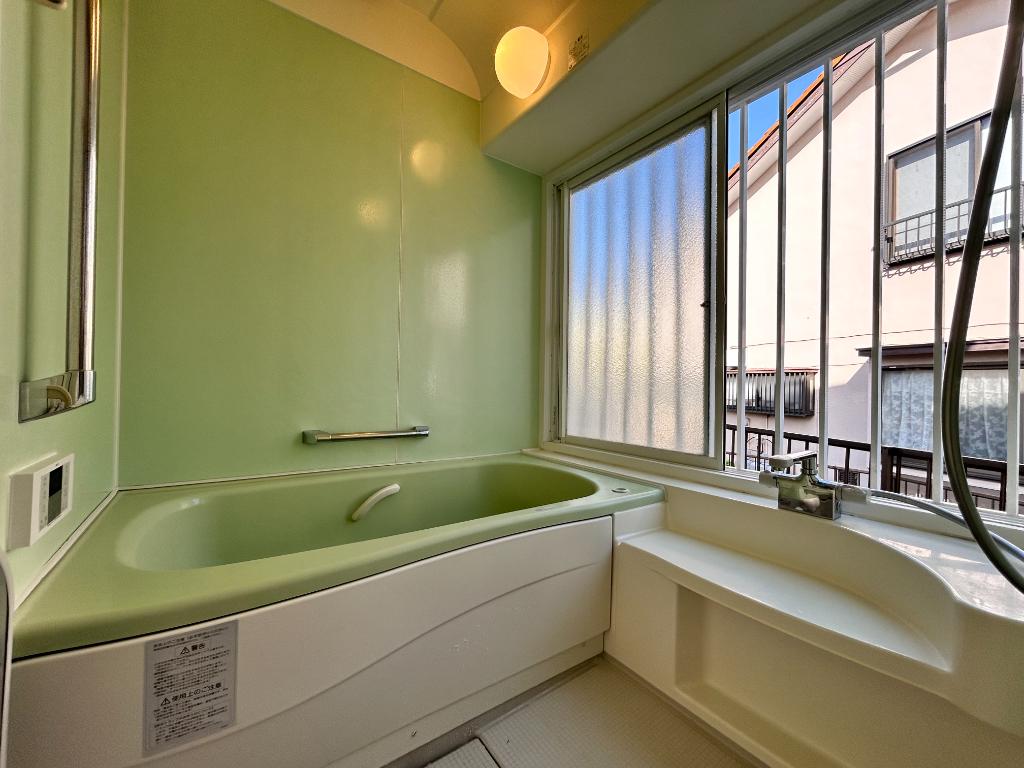 Vintage 3-Bedroom House with a Garden in Sugikubominami 6