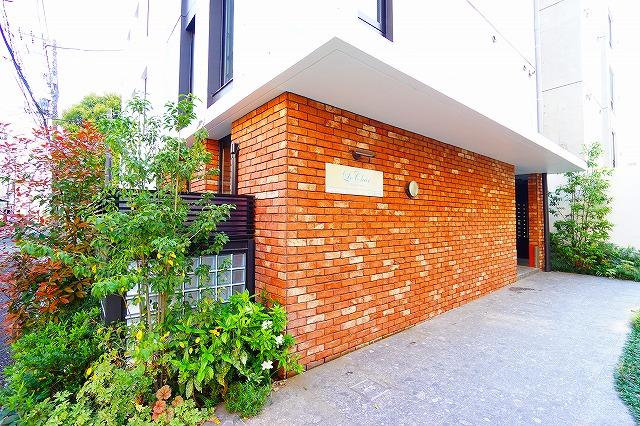 Modern 2-Bedroom Condo Near Station in Takadanobaba 2