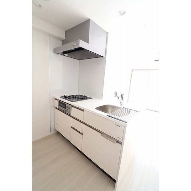 Modern 1-Bedroom Condo Near Station in Taito 5