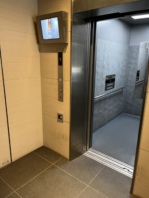 Modern 1-Bedroom Condo Near Station in Minato 4