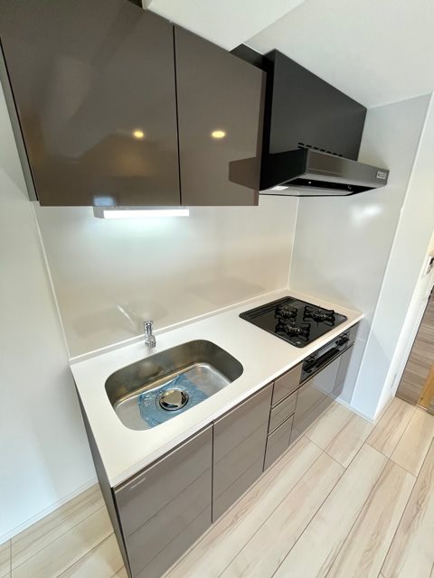 Modern 1-Bedroom Condo Near Station in Uchikanda 4