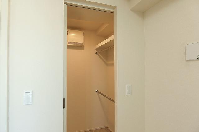 Modern 1-Bedroom Condo Near Station in Kitaueno 6