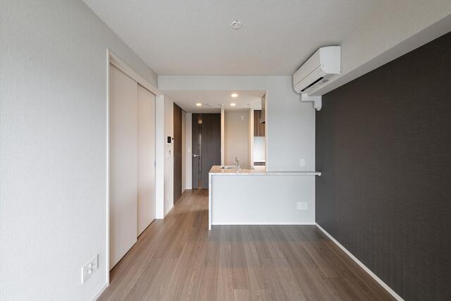Modern 2-Bedroom Condo Near Station in Komagata 4