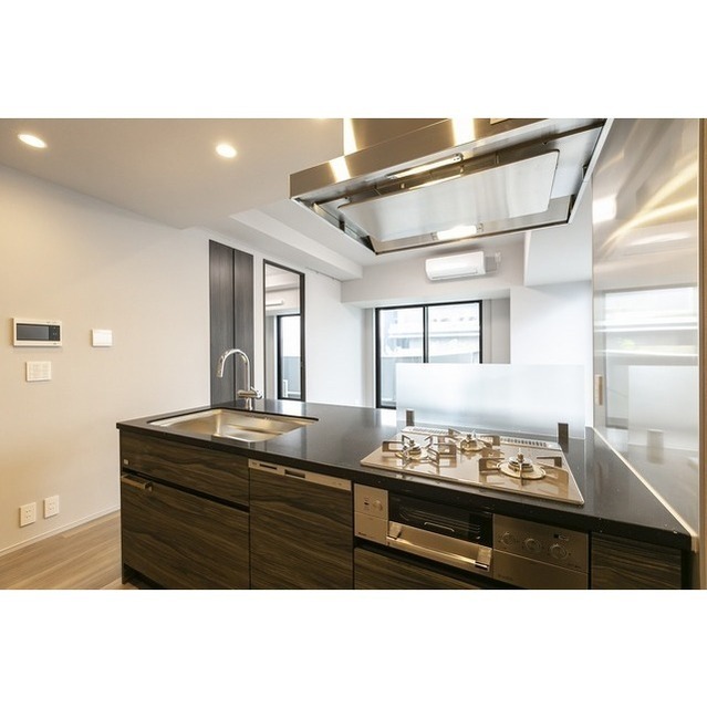 Modern 1-Bedroom Condo Near Station in Kaigan(3-chome) 5