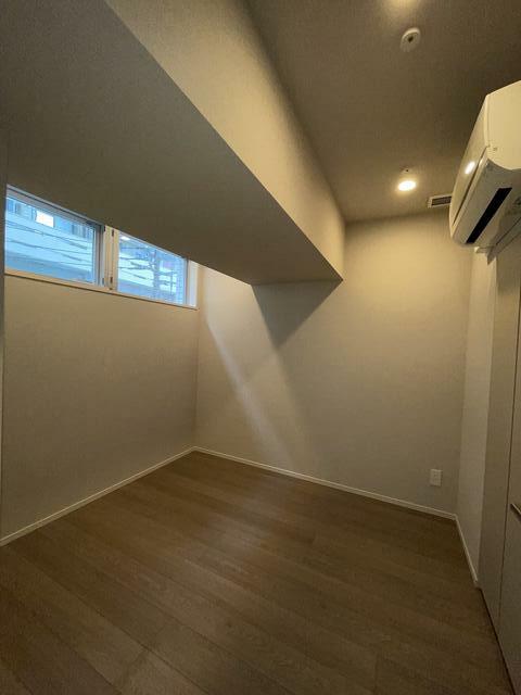 Modern 2-Bedroom Condo Near Station in Komagata 6