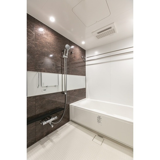 Modern 2-Bedroom Condo Near Station in Kaigan(3-chome) 6
