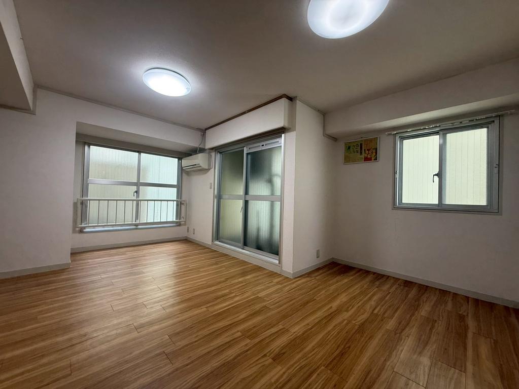 Well-Kept Studio Condo Near Station in Nishinakajima 1