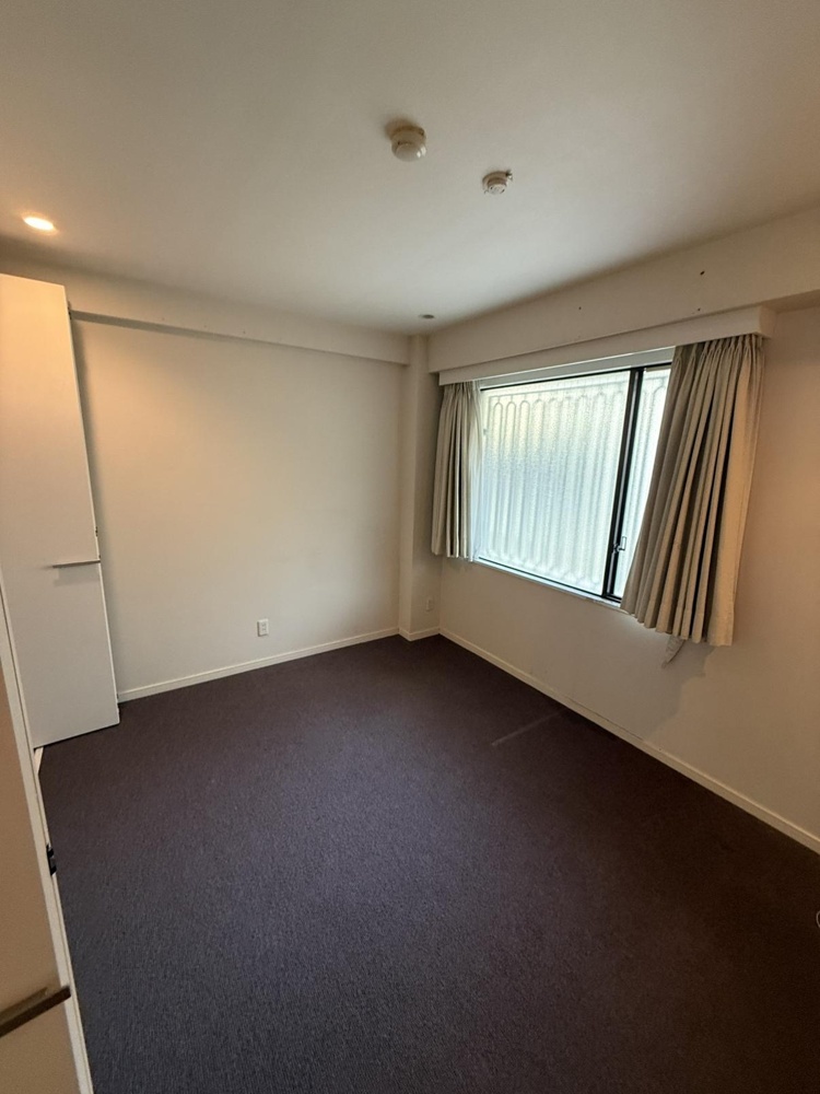 High-End 2-Bedroom Condo Near Station in Nishiazabu 8