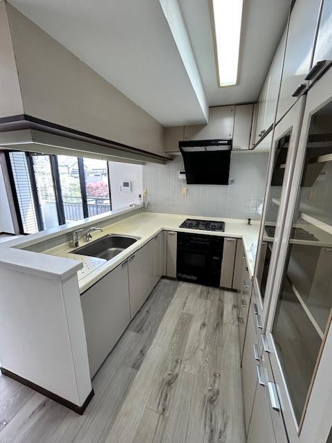 Classic 2-Bedroom Condo in Tagara 6