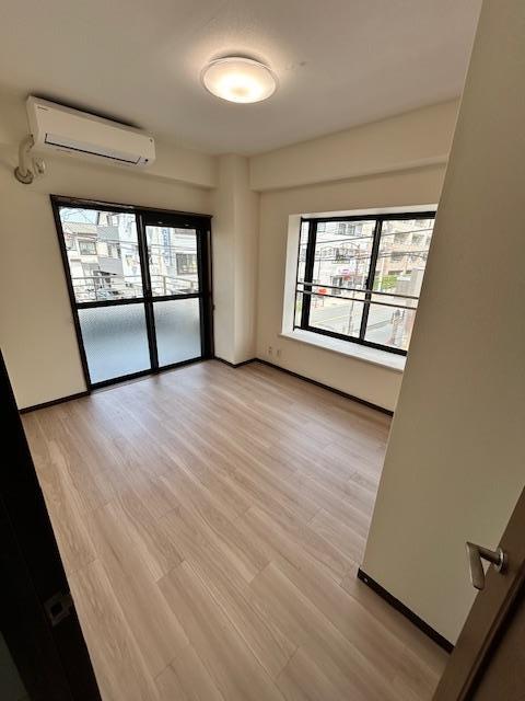 Classic 2-Bedroom Condo in Tagara 3
