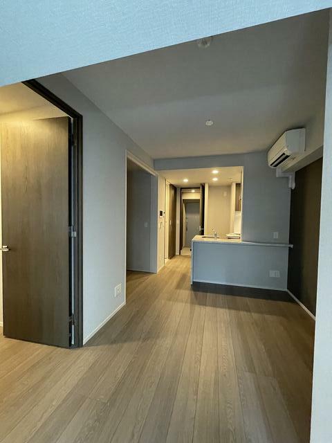 Modern 2-Bedroom Condo Near Station in Komagata 9