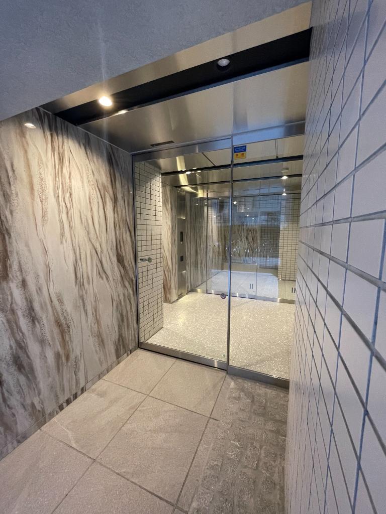 Modern 2-Bedroom Condo Near Station in Komagata 3
