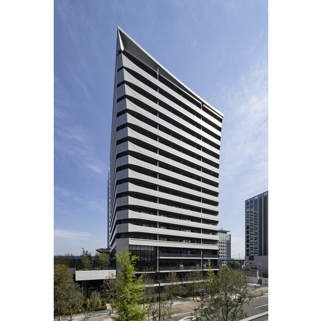 Modern 2-Bedroom Condo Near Station in Kaigan(3-chome) 0
