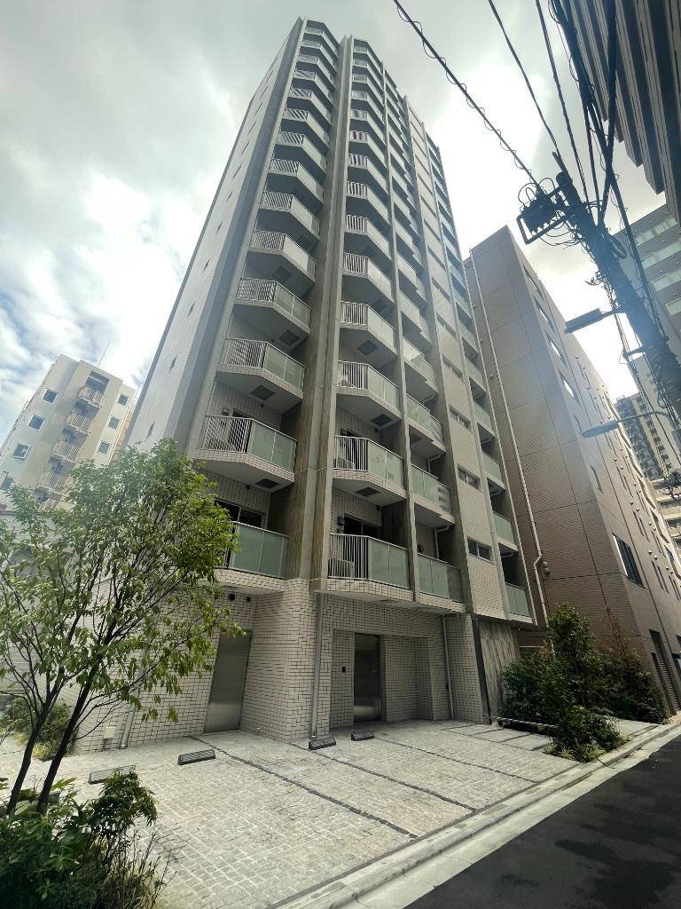 Modern 2-Bedroom Condo Near Station in Komagata 0