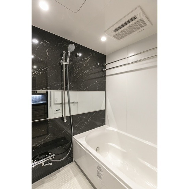 Modern 1-Bedroom Condo Near Station in Kaigan(3-chome) 6