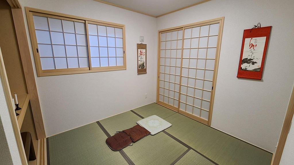 Modern 4-Bedroom House in Ihozaki 2