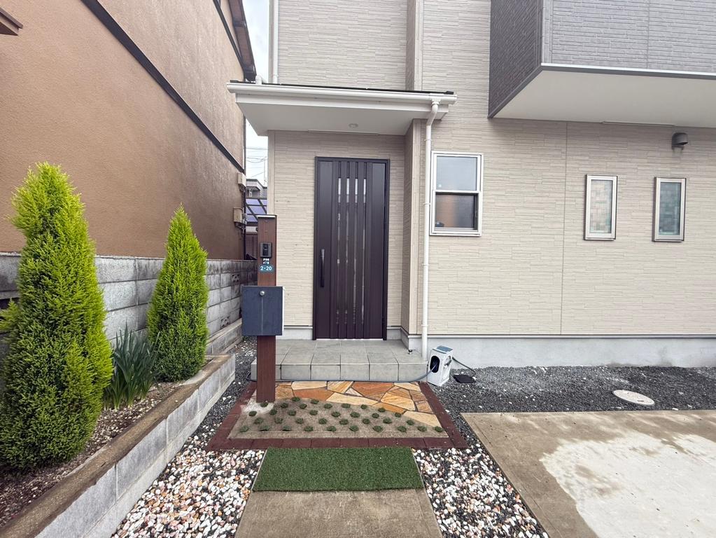 Modern 4-Bedroom House in Ihozaki 8