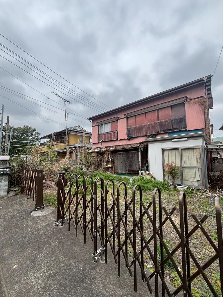 Vintage 4-Bedroom House Near Station in Nishi 0