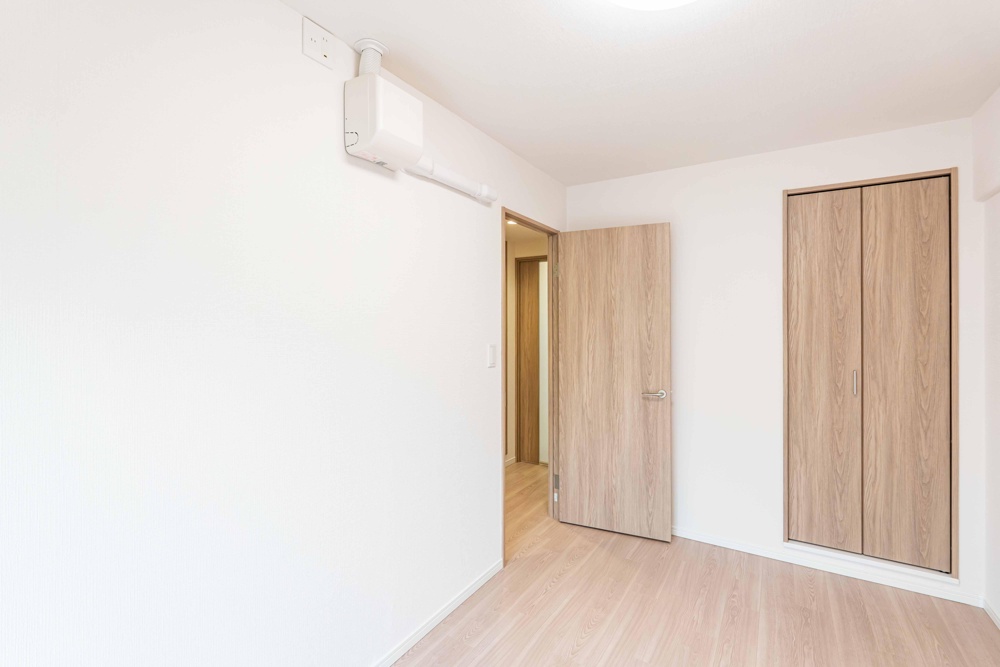 Charming 3-Bedroom Condo in Ukima 4