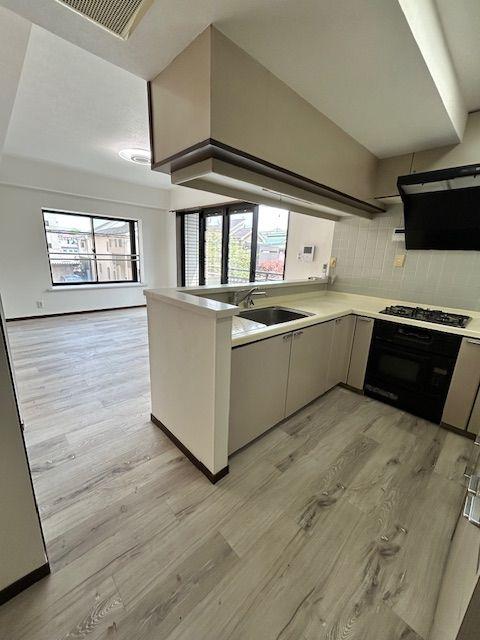 Classic 2-Bedroom Condo in Tagara 5