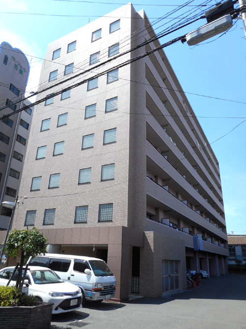2-Bedroom Condo Near Station in Tsurumibashi 0