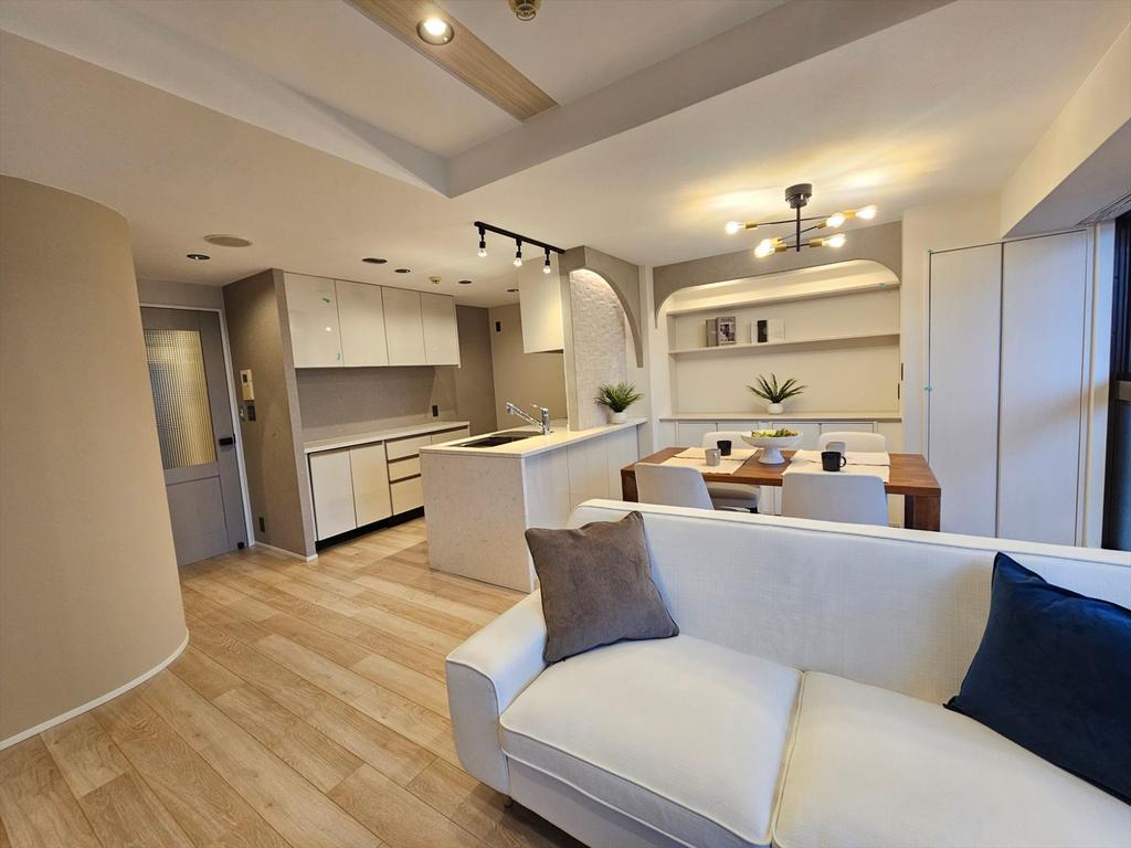 Classic 3-Bedroom Condo Near Station in Higashikozucho 0