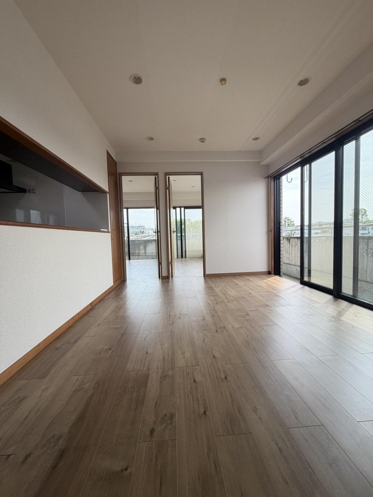 Classic 3-Bedroom Condo Near Station in Seijo 2