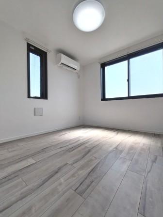Modern 2-Bedroom Condo Near Station in Higashikamata 5