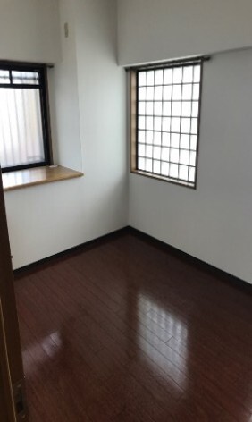 2-Bedroom Condo Near Station in Tsurumibashi 5