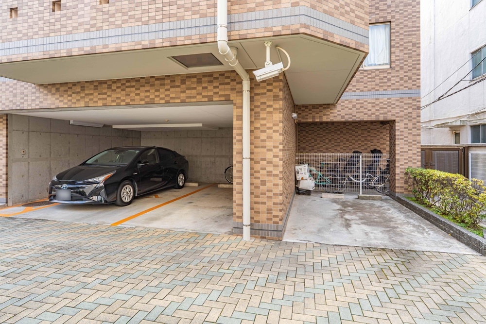 3-Bedroom Condo in Higashioi 9