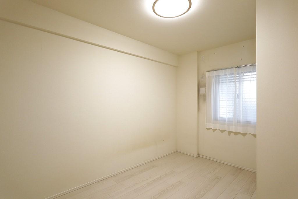 Modern 2-Bedroom Condo Near Station in Komagawa 7