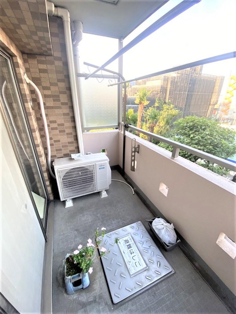 3-Bedroom Condo in Higashioi 6