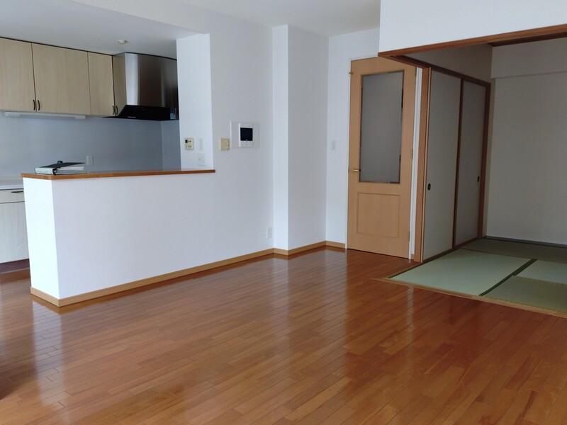 3-Bedroom Condo Near Station in Noji 4