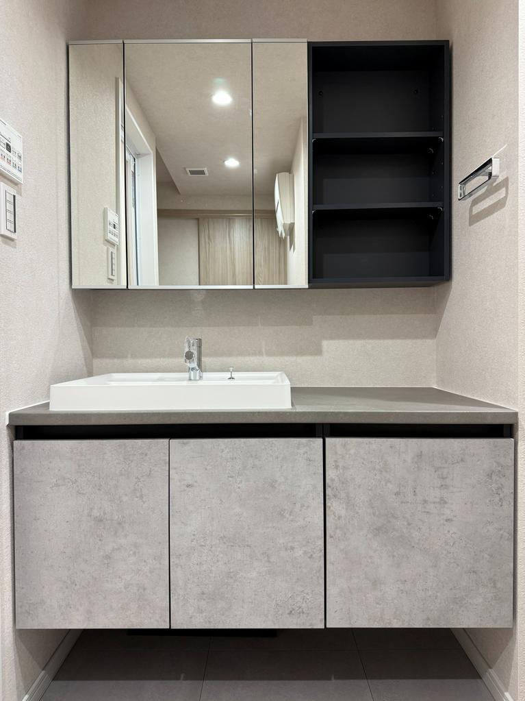 4-Bedroom Condo in Imagawa 3