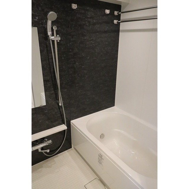 Modern 1-Bedroom Condo Near Station in Negishi 6