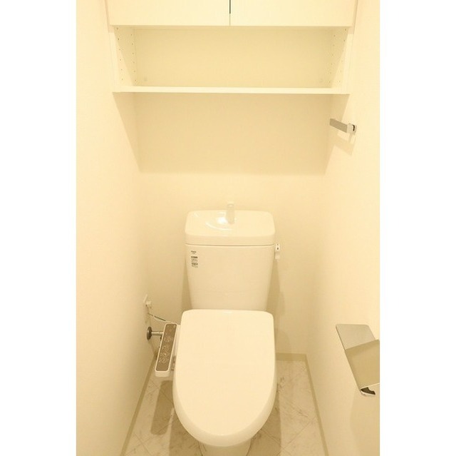 Modern 1-Bedroom Condo Near Station in Negishi 8