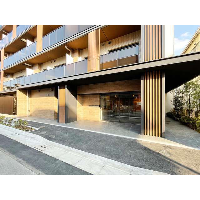 Modern 1-Bedroom Condo Near Station in Umejima 2