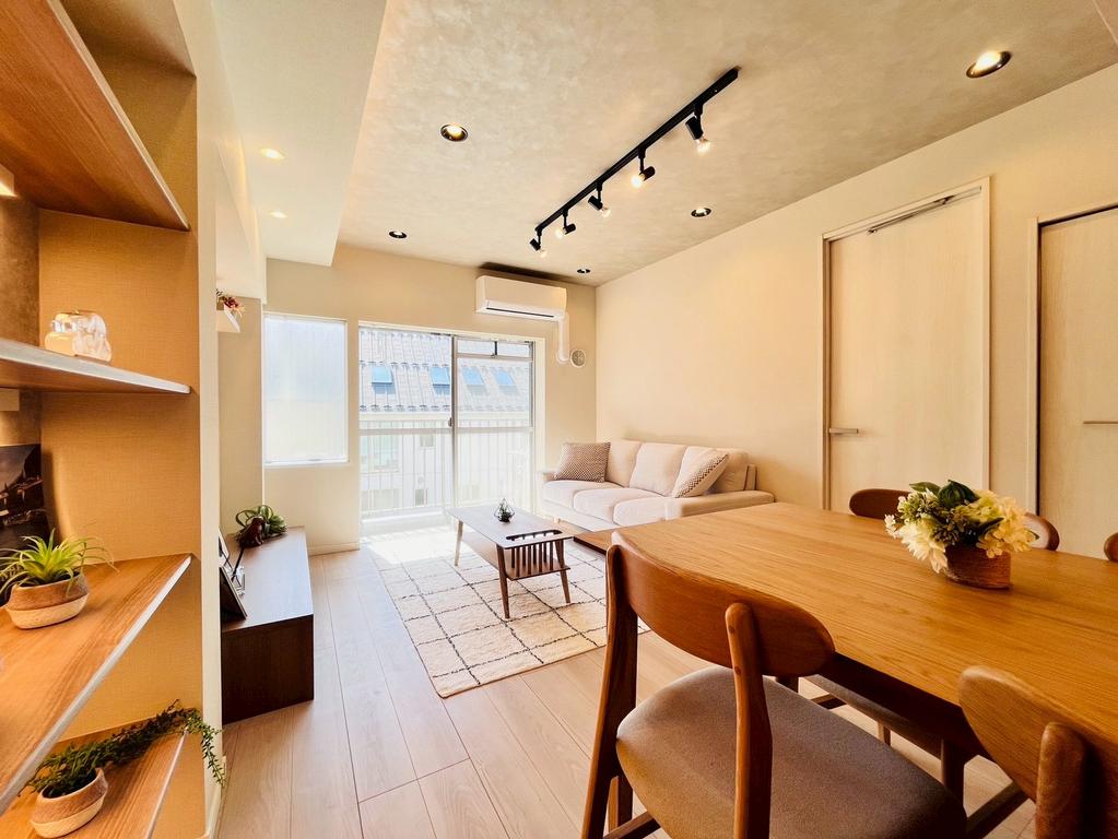 Classic 2-Bedroom Condo in Nishidai(1-chome) 2