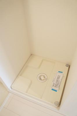 Modern Studio Condo in Minamiyawata 8