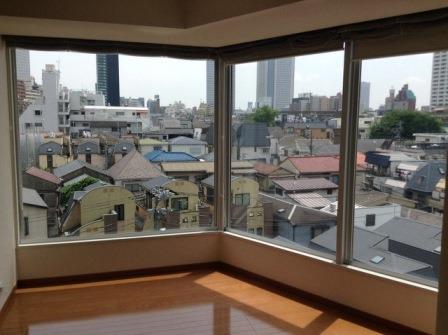 1-Bedroom Condo Near Station 5