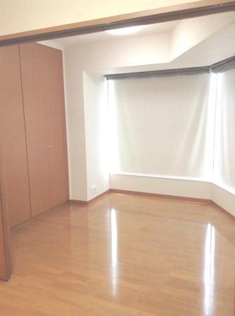 1-Bedroom Condo Near Station 6
