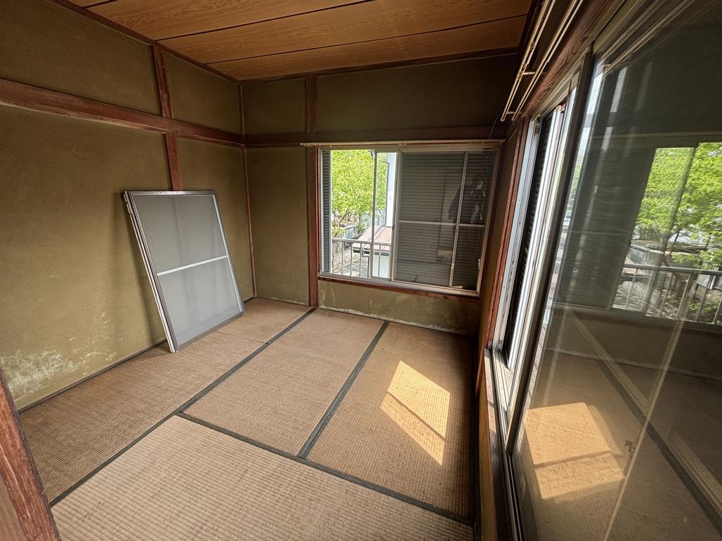 Vintage 3-Bedroom House in Tomida 2
