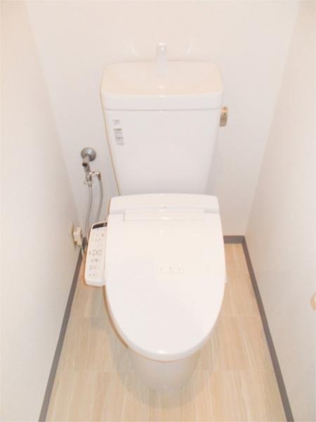 Classic 2-Bedroom Condo Near Station in Sakuragawa 8